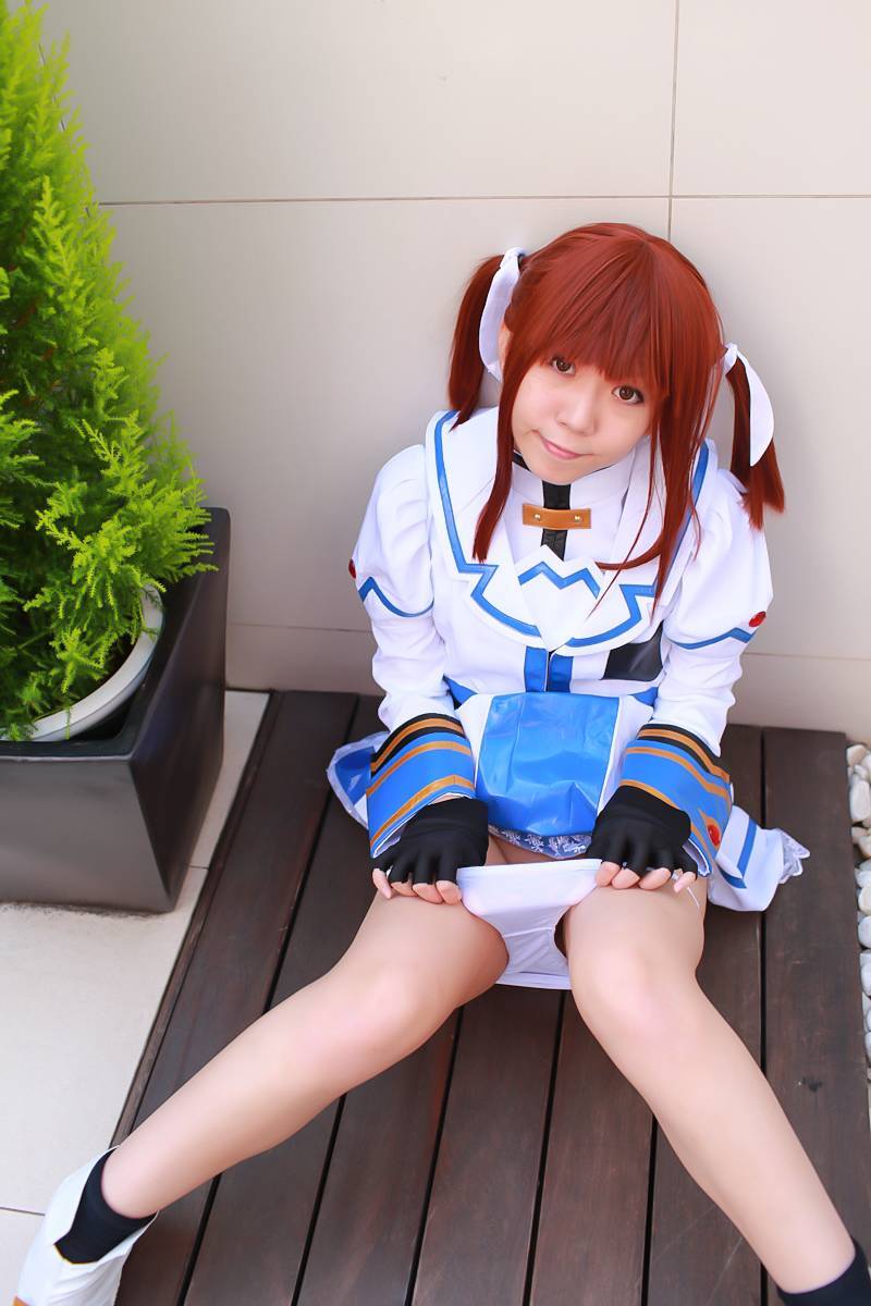 [Cosplay]  Hot Maho Shojo Lyrical Nanoha 诱惑的动作